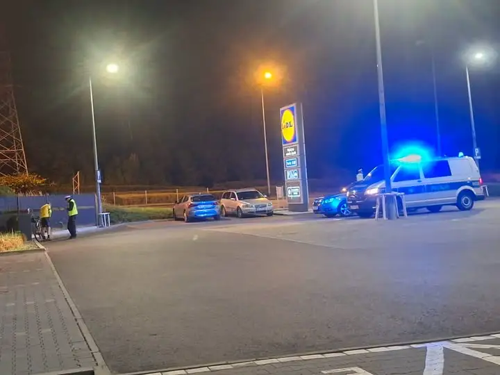 Kolizja rowerzysty z autem na ul. Pileckiego w Częstochowie – apel o rozwagę