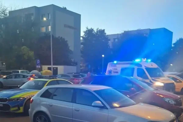 Potrącenie dziecka na terenie szkoły podstawowej nr 50 w Częstochowie. Mieszkańcy apelują o wzmożone patrole