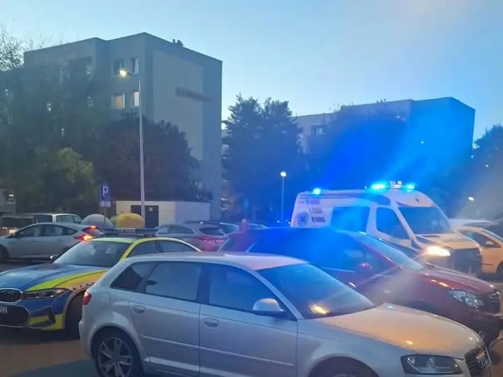 Potrącenie dziecka na terenie szkoły podstawowej nr 50 w Częstochowie. Mieszkańcy apelują o wzmożone patrole