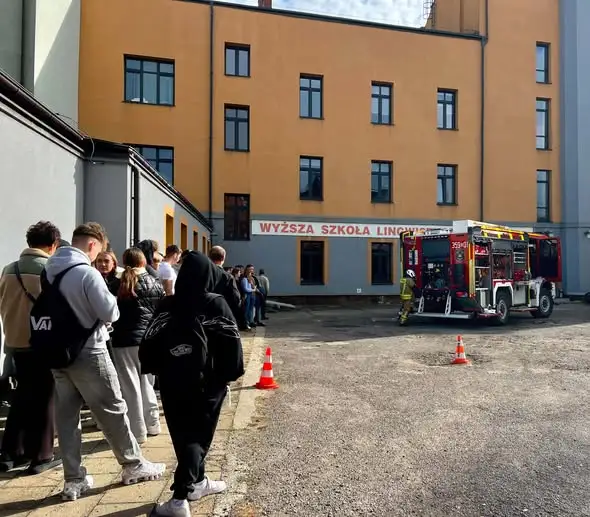 Ćwiczenia ewakuacyjne w szkole z OSP Błeszno i JRG 3 Częstochowa