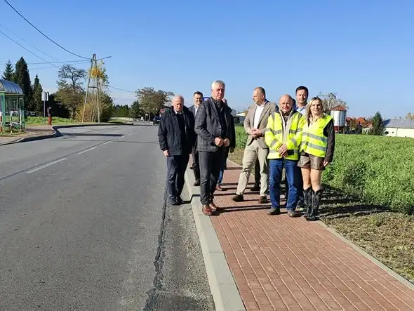Nowy chodnik i jezdnia w Rudnikach – powiat częstochowski kończy remont