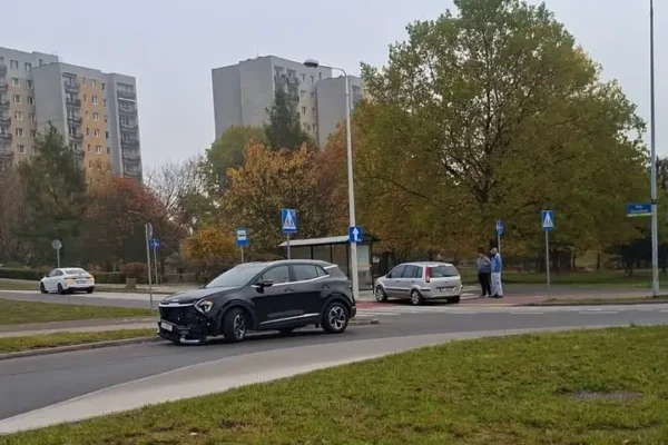 Kolizja na rondzie Fieldorfa-Nila i Wyzwolenia w Częstochowie – kolejny wypadek na niebezpiecznym skrzyżowaniu